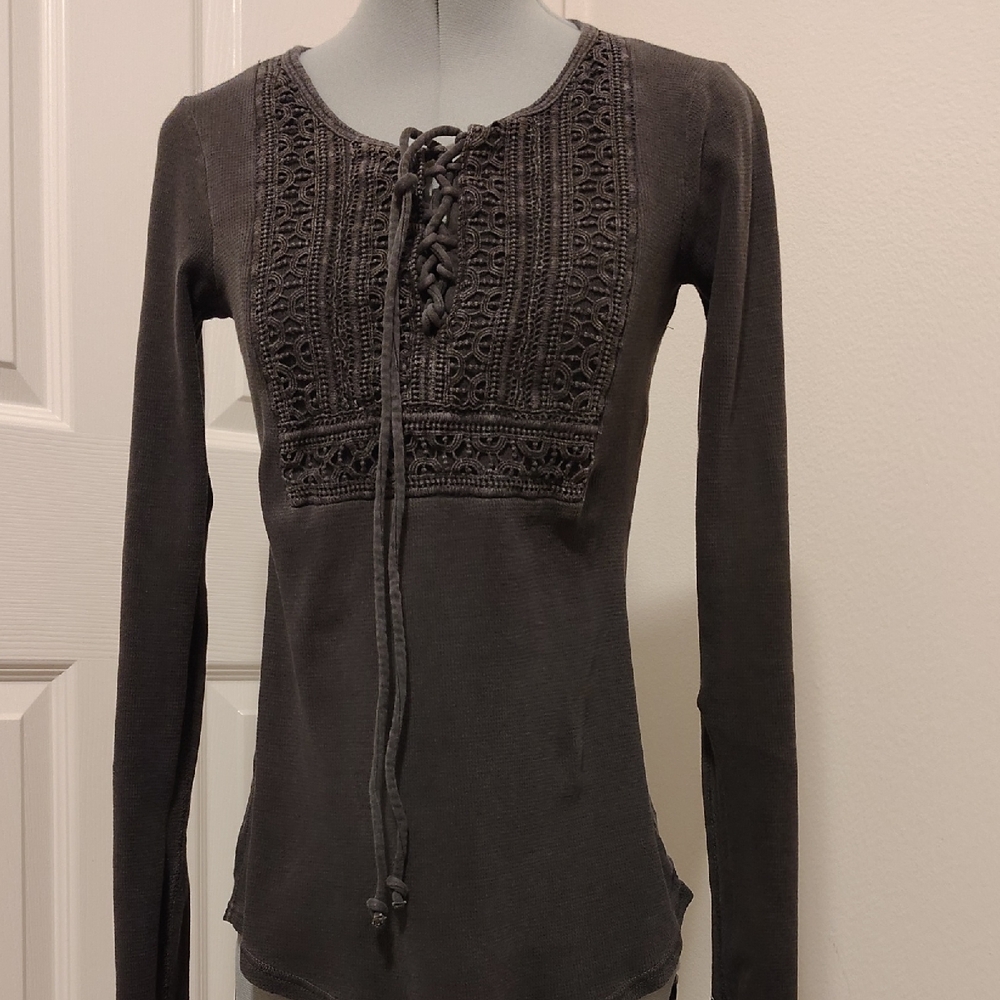 Lucky Brand XS Gray Thermal Top With Crochet Detail